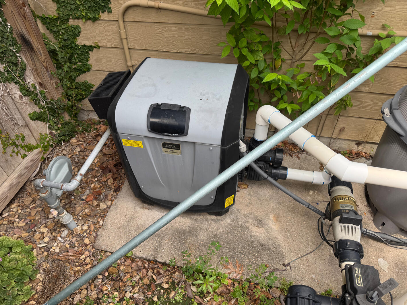 Jandy JXI needing replacement on residential pool equipment pad in Houston, Texas. Before picture of a residential pool equipment pad in Houston Texas of a Jandy JXI by Drew Pools.